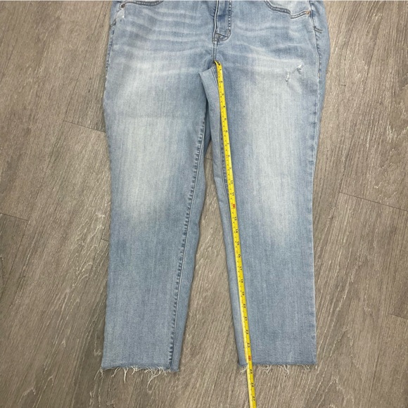 Torrid Vintage Stretch Crop Boyfriend Jeans blue size 12 factory distressed - Picture 5 of 6